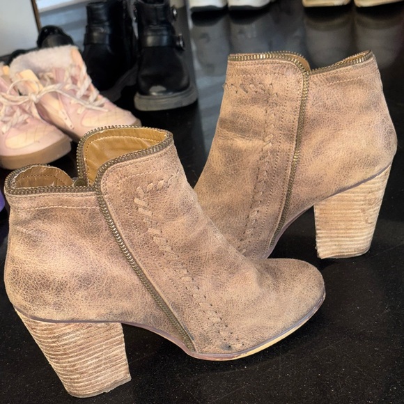 Daisy Fuentes distressed brown faux leather ankle booties - Picture 6 of 11